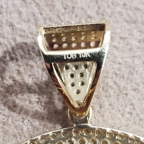10k Gold Pendant - Picture 3 of 3